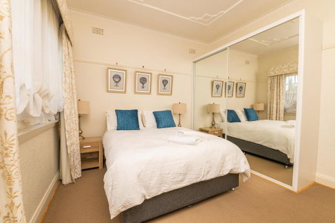 Hillside Cottage  Comfy, Spacious, Walk To CBD & Stannies - Foster Accommodation 3