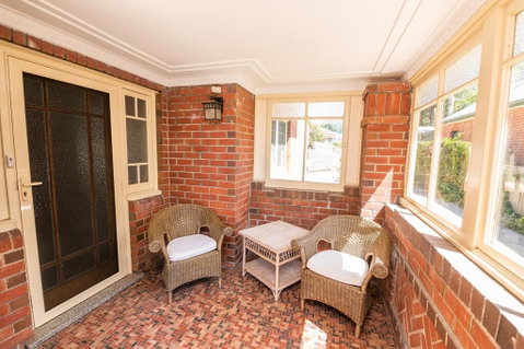 Hillside Cottage  Comfy, Spacious, Walk To CBD & Stannies - Foster Accommodation 2