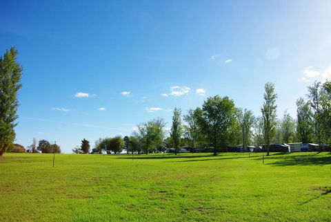 Hilltop Resort - Foster Accommodation 2