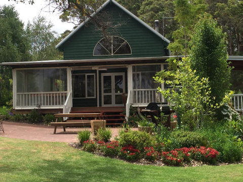 Hillview Chalet - Foster Accommodation 0