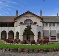 Historic Hydro Motor Inn - Foster Accommodation