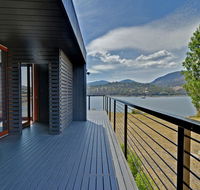 Hobart Waterfront Luxury Retreat - Foster Accommodation