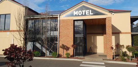 Hogans Motel - Foster Accommodation 0