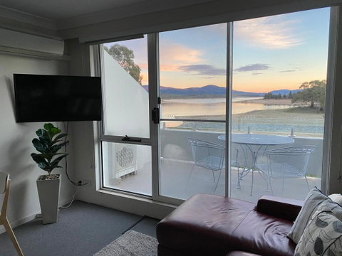Horizons 216 - Lake Jindabyne Waterfront - Foster Accommodation 3