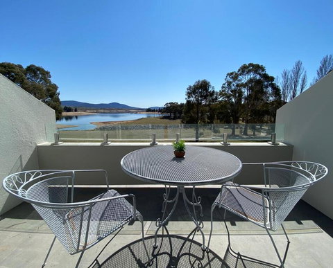 Horizons 216 - Lake Jindabyne Waterfront - Foster Accommodation 0