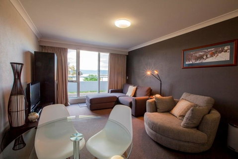 Horizons 414 - Lake Jindabyne Waterfront - Foster Accommodation 3