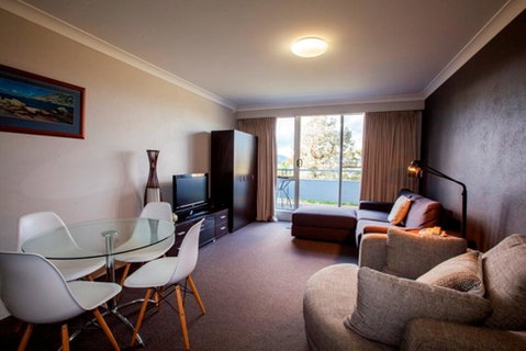 Horizons 414 - Lake Jindabyne Waterfront - Foster Accommodation 1