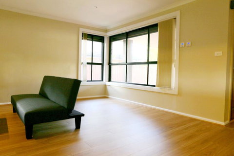 Isle Of Serenity Charming House - Foster Accommodation 1