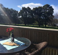 Jacaranda Retreat. Refreshing Recharge Relax  - Foster Accommodation