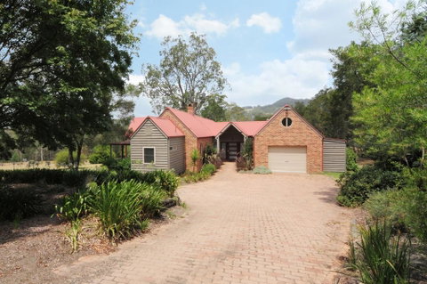 Kangaroo Valley House - Contemporary Luxury! - Foster Accommodation 1