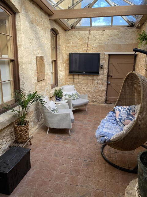 Karatta Beach Cottage - Foster Accommodation 3