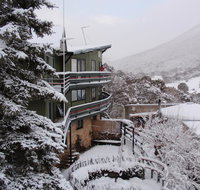 Kasees Apartments  Mountain Lodge - Foster Accommodation