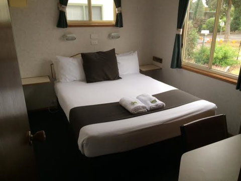 Kerang Cabins - Foster Accommodation 1