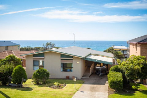 Kianga Parade Beach House - Foster Accommodation 0