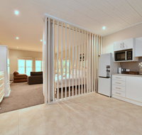 King I - you can honestly walk to Bimbadgen and Hope Estate concerts - Foster Accommodation