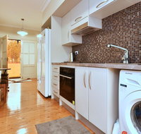 King II - you can honestly walk to Bimbadgen and Hope Estate concerts - Foster Accommodation