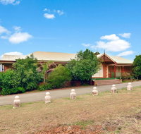 King III - you can honestly walk to Bimbadgen and Hope Estate concerts - Foster Accommodation