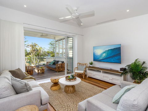 KINGY BEACH HOUSE @ 162 - Foster Accommodation 0