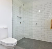 Kinloch Cottage renovated to new on Daisy Hill Vineyard - Foster Accommodation