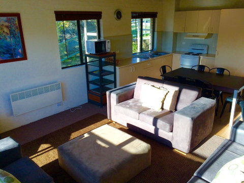 Kirwan Apartments 48 - Foster Accommodation 3