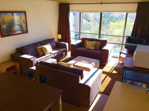 Kirwan Apartments 48 - Foster Accommodation 2