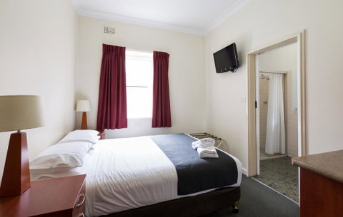 Knickerbocker Hotel - Foster Accommodation 0