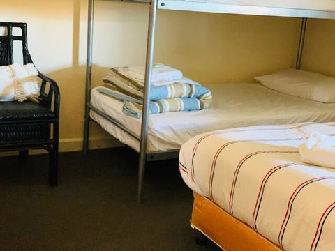 Kootingal Hotel - Foster Accommodation 1