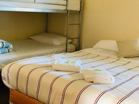 Kootingal Hotel - Foster Accommodation 2
