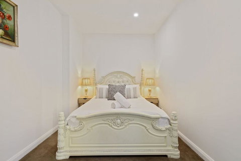 KOZYGURU Belrose Modern Designer 2 Bed + FREE Parking - Foster Accommodation 2