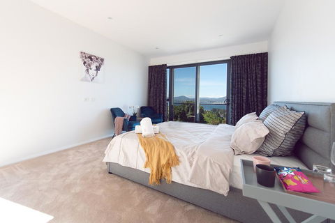 La Vie Luxury Bay View - Foster Accommodation 0