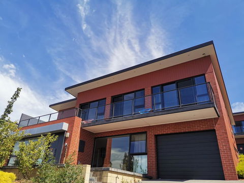 La Vie Luxury Bay View - Foster Accommodation 2