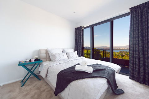 La Vie Luxury Bay View - Foster Accommodation 3