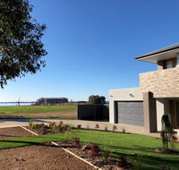 Lake Resort on Black Bull - Foster Accommodation