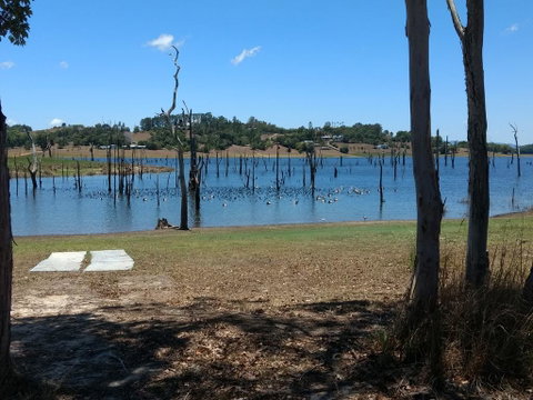 Lake Tinaroo Waterfrontage - Foster Accommodation 2
