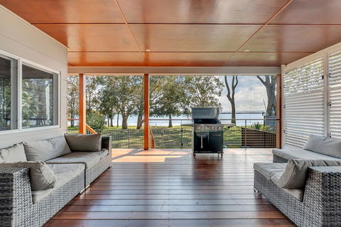 LAKEFRONT And SUNSET HAVEN - Foster Accommodation 3