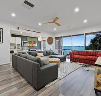 Lakeside Landing - Waterfront - Foster Accommodation