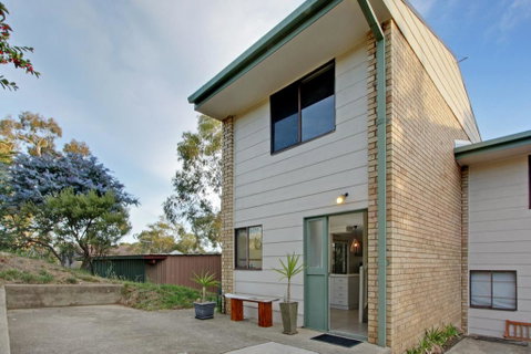 Lakeside Townhouse - Foster Accommodation 0