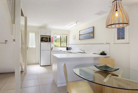 Lakeside Townhouse - Foster Accommodation 1