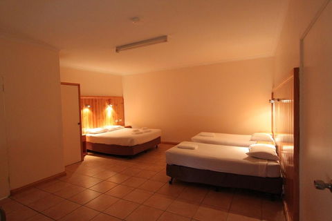 Lazy River Motor Inn - Foster Accommodation 1