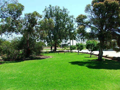 Lazy River Motor Inn - Foster Accommodation 3