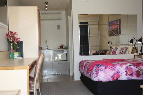 Leagues Motel - Foster Accommodation 2