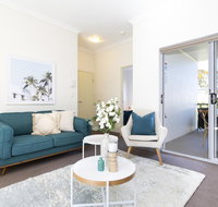 Light bright and spacious unit close to beaches - Foster Accommodation