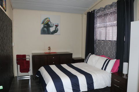 Linga Longa Spiritual Retreat - Foster Accommodation 1
