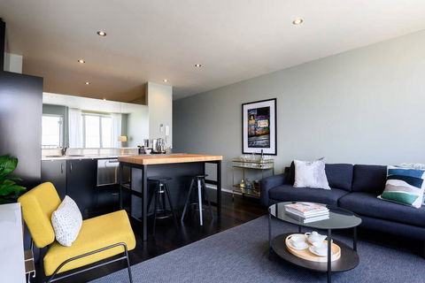 LUCY Stylish City Vibe And Views - Foster Accommodation 2