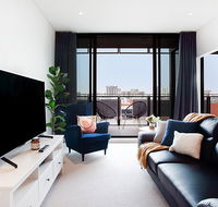Luxe Apartment Five Minutes From Airport and City - Foster Accommodation