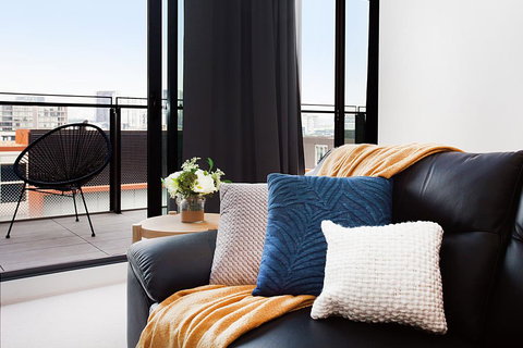 Luxe Apartment Five Minutes From Airport And City - Foster Accommodation 1