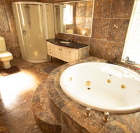 Luxuary self-contained living with Spa. - Foster Accommodation