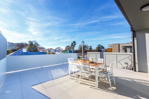 Luxurious Apartment, A Stones Throw From The Beach - Foster Accommodation 3