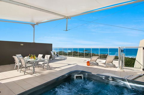 LUXURY BALE PENTHOUSE & JACUZZI SPA 1328 NORTH CULTURE - Foster Accommodation 1