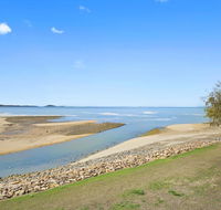 Luxury Beach Unit - Foster Accommodation